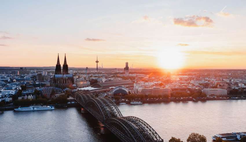 Verkaufsoffener Sonntag in Köln - Blick auf den Dom