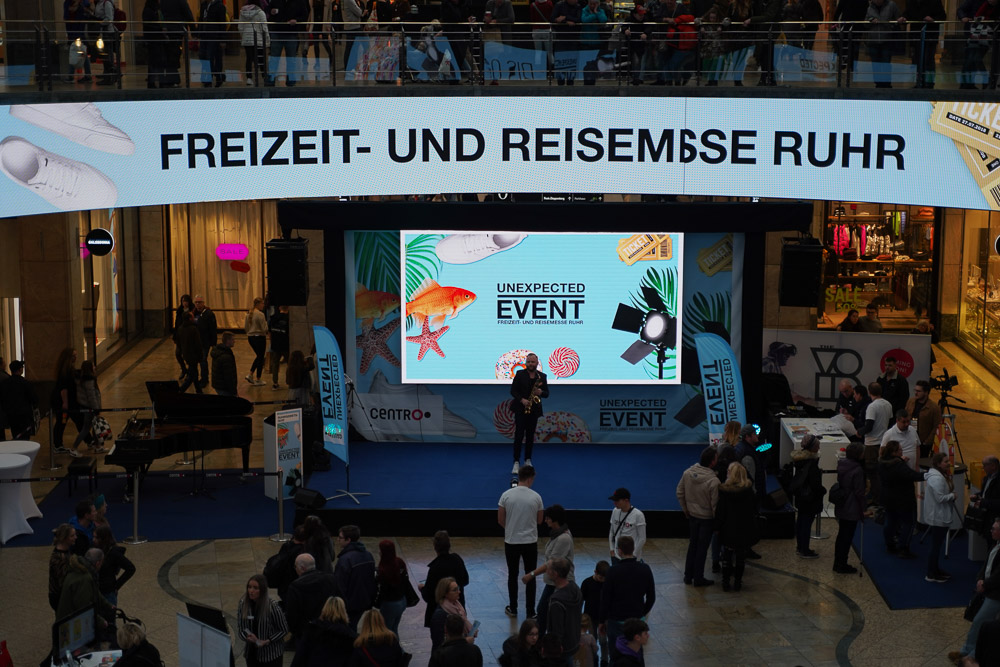 Buehne und Jazzmusiker bei Freizeit- und Reisemesse Ruhr im Centro Oberhausen