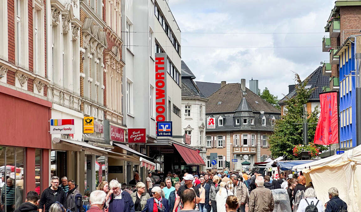 Kölner Straße in Leverkusen - Die Einkaufsstraße in Opladen