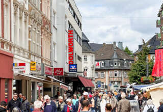 Kölner Straße in Leverkusen - Die Einkaufsstraße in Opladen