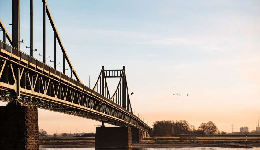 Krefeld verkaufsoffen - Brücke bei Krefeld am Rhein