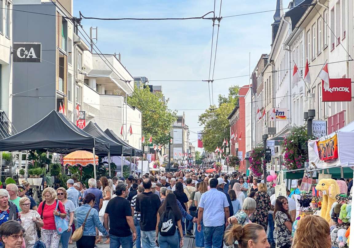 Verkaufsoffener Sonntag in der Innenstadt von Neuss